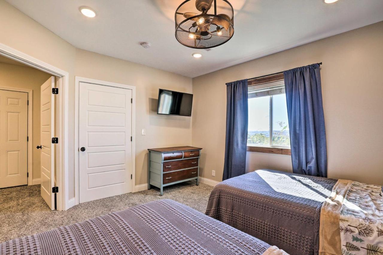 הוילה Chic Williamstown Retreat With Pool And Hot Tub! מראה חיצוני תמונה