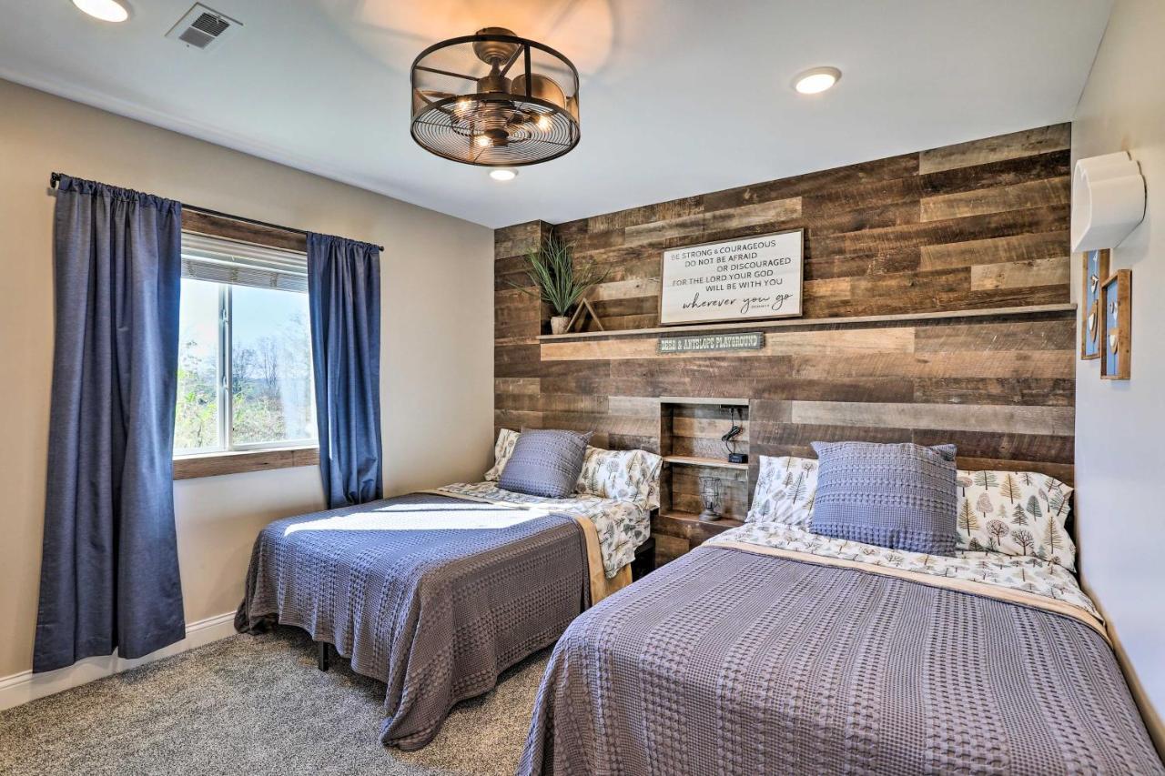 הוילה Chic Williamstown Retreat With Pool And Hot Tub! מראה חיצוני תמונה