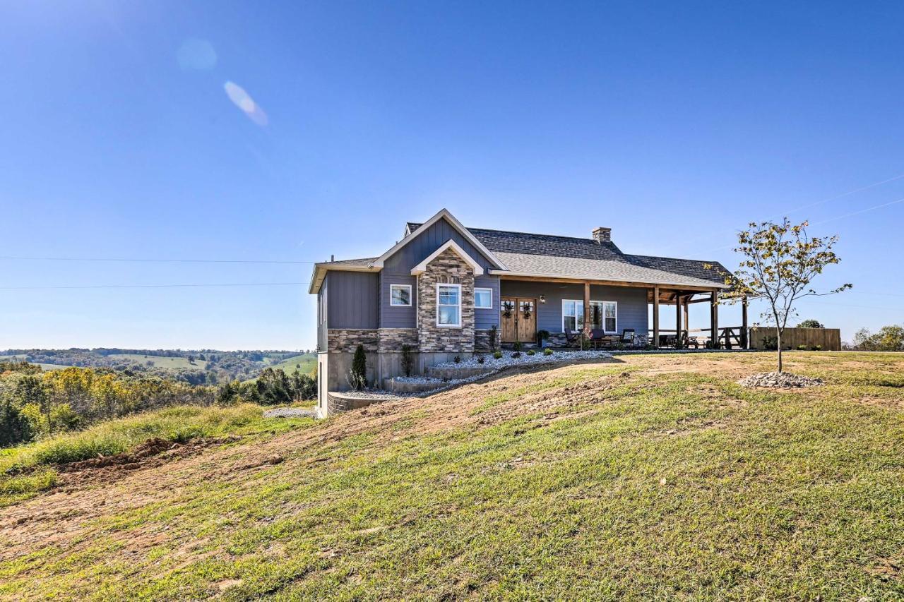 הוילה Chic Williamstown Retreat With Pool And Hot Tub! מראה חיצוני תמונה