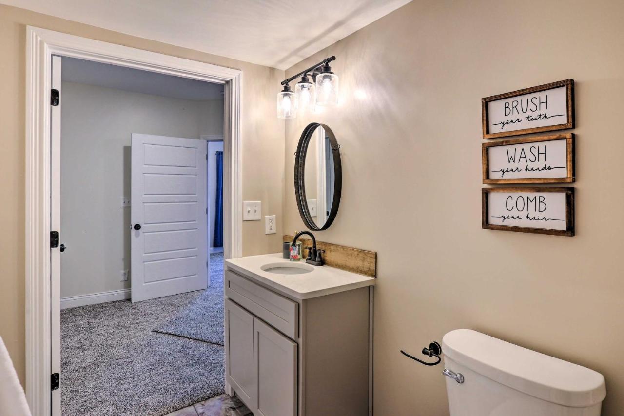 הוילה Chic Williamstown Retreat With Pool And Hot Tub! מראה חיצוני תמונה