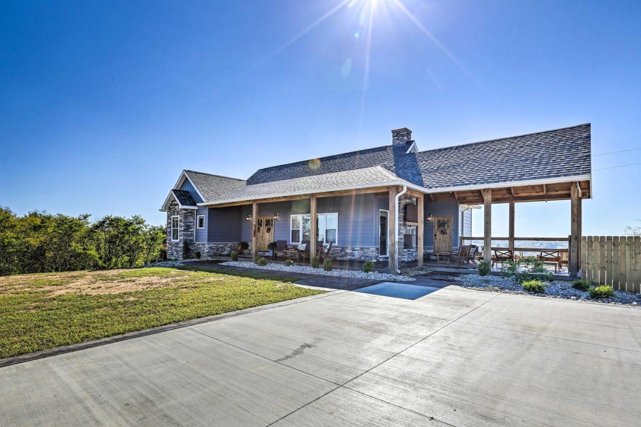 הוילה Chic Williamstown Retreat With Pool And Hot Tub! מראה חיצוני תמונה