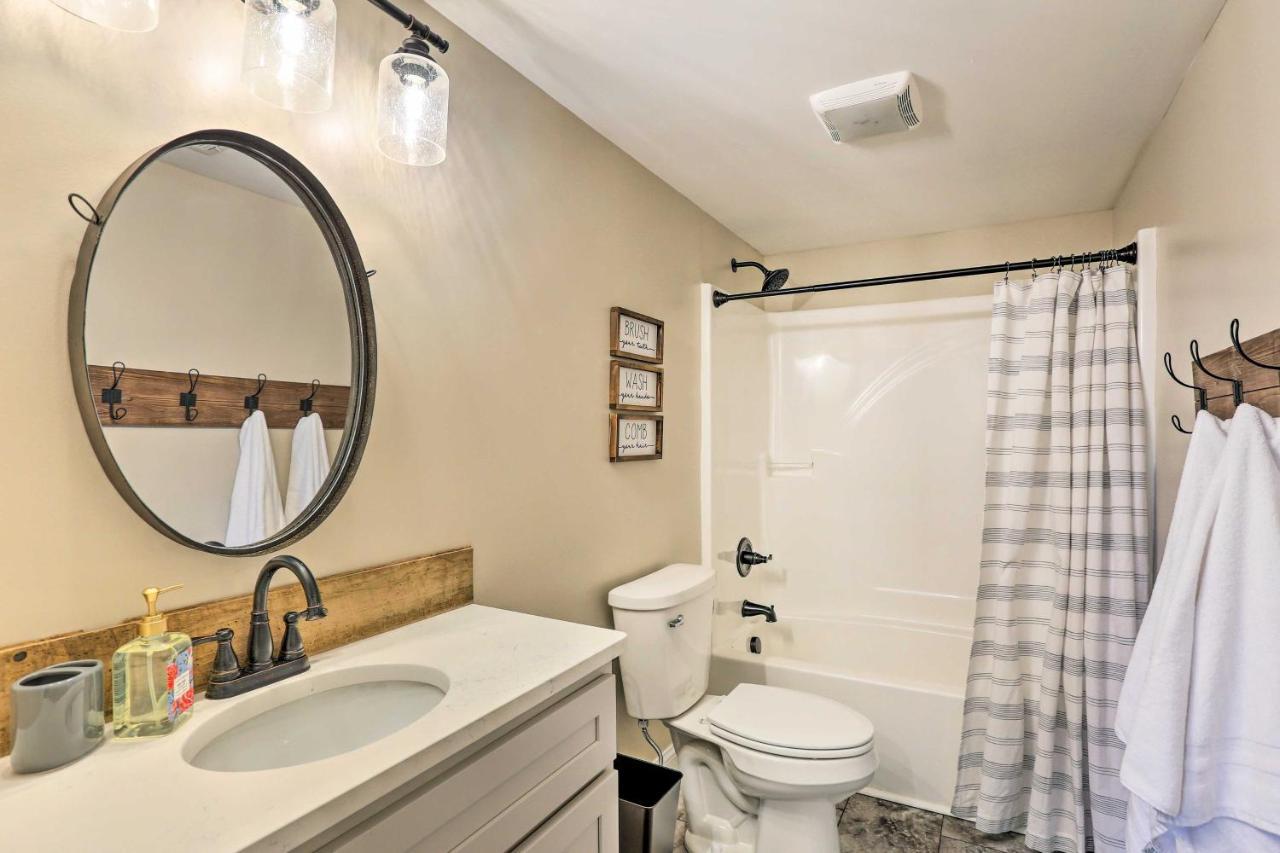 הוילה Chic Williamstown Retreat With Pool And Hot Tub! מראה חיצוני תמונה