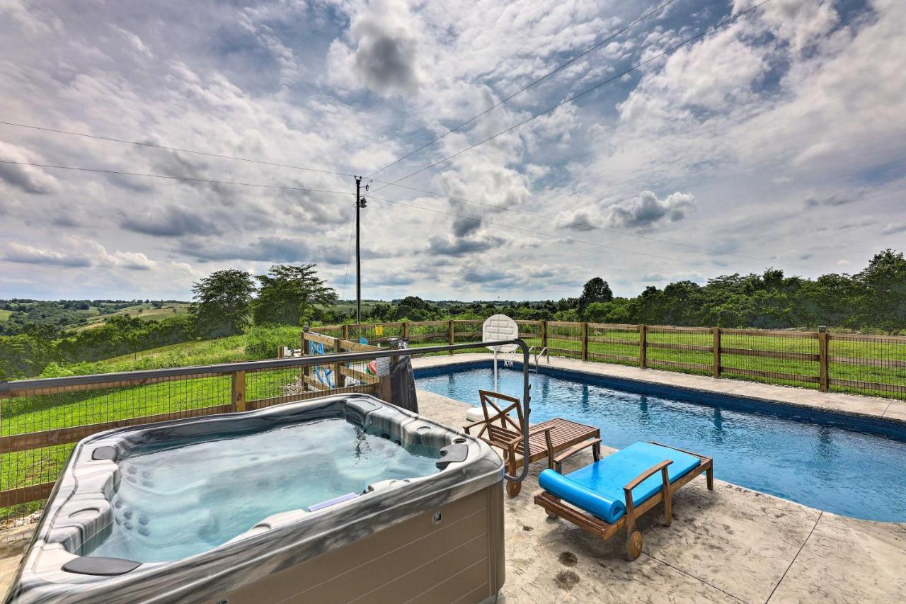 הוילה Chic Williamstown Retreat With Pool And Hot Tub! מראה חיצוני תמונה