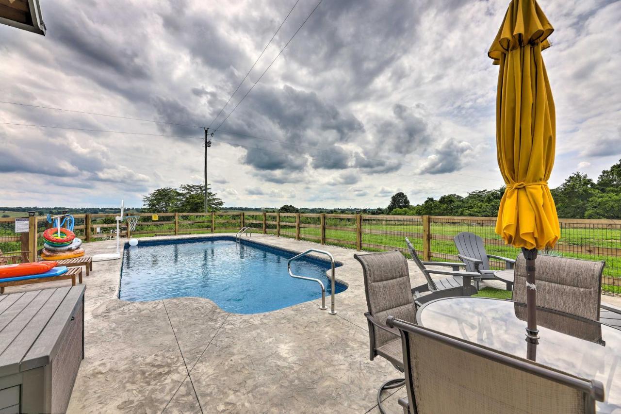 הוילה Chic Williamstown Retreat With Pool And Hot Tub! מראה חיצוני תמונה
