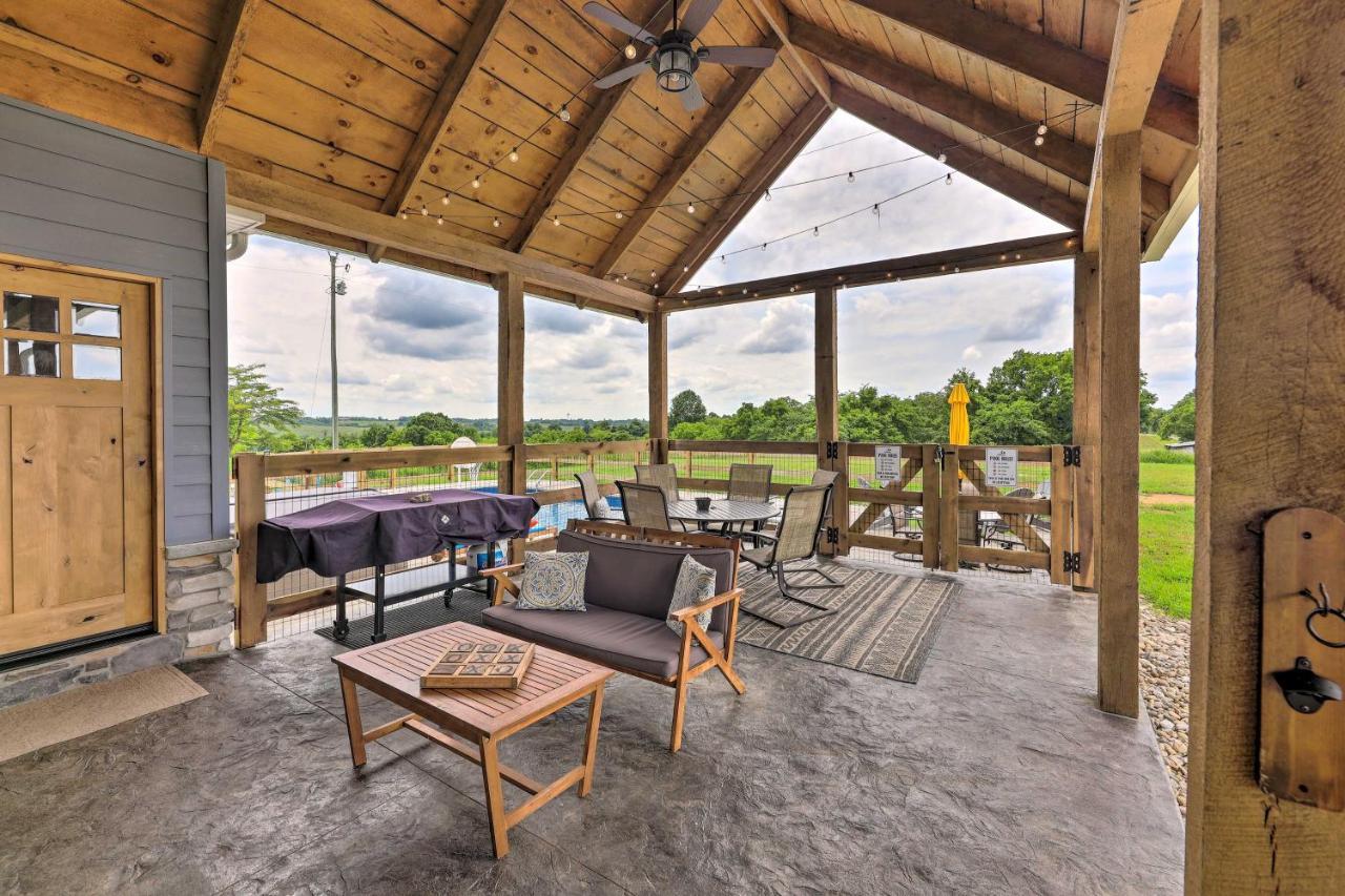 הוילה Chic Williamstown Retreat With Pool And Hot Tub! מראה חיצוני תמונה