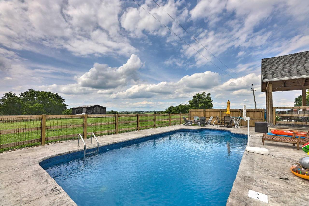 הוילה Chic Williamstown Retreat With Pool And Hot Tub! מראה חיצוני תמונה