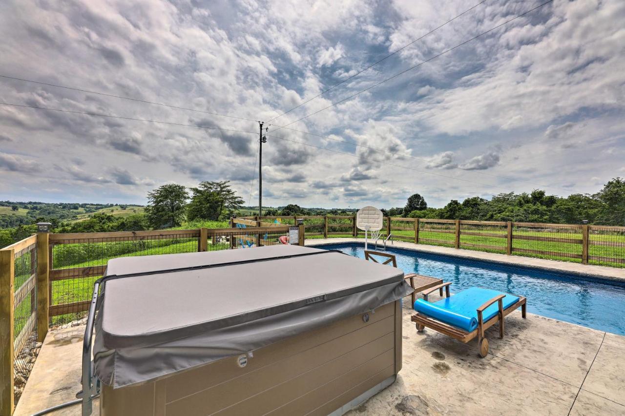 הוילה Chic Williamstown Retreat With Pool And Hot Tub! מראה חיצוני תמונה