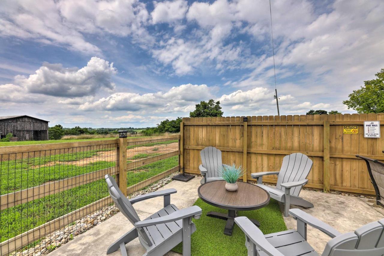 הוילה Chic Williamstown Retreat With Pool And Hot Tub! מראה חיצוני תמונה
